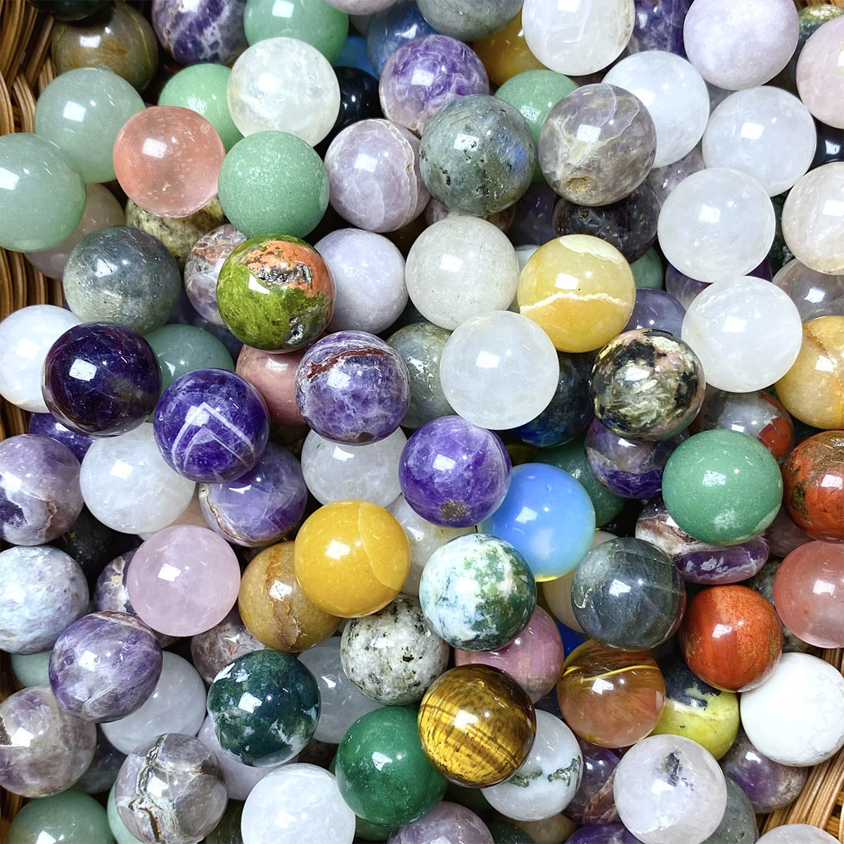 Crystal Mini Sphere Gemstone Conffeti